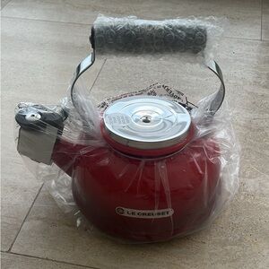 Brand new with tags Le Creuset Cerise Kettle